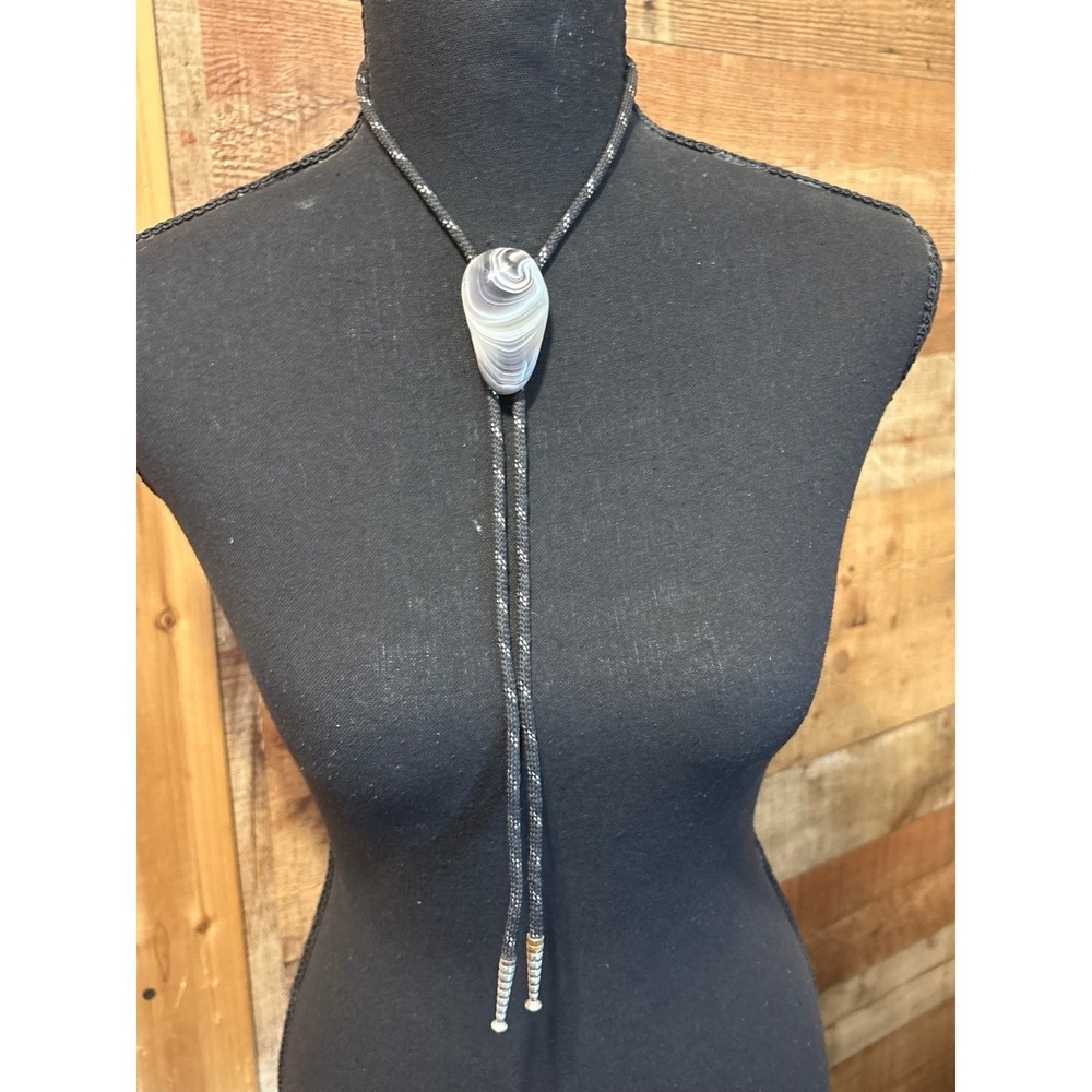 Southwestern‎ Banded Agate Bolo Tie Black White Braided Cord Silver Tips J312